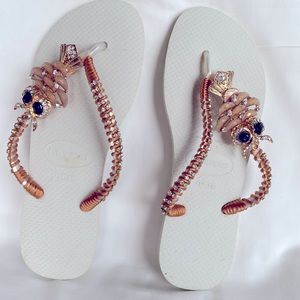 NWOT Original Havaianas Slim White Gold Handmade Embroidered Owl 9/10W EUR 41/42